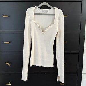 H&M Cream V-Neck Knit Sweater top